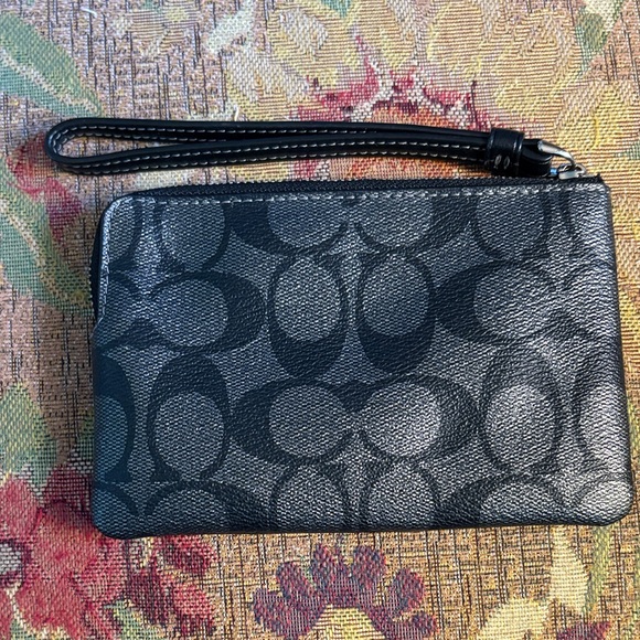 Coach Signature Black Wristlet - Picture 3 of 4